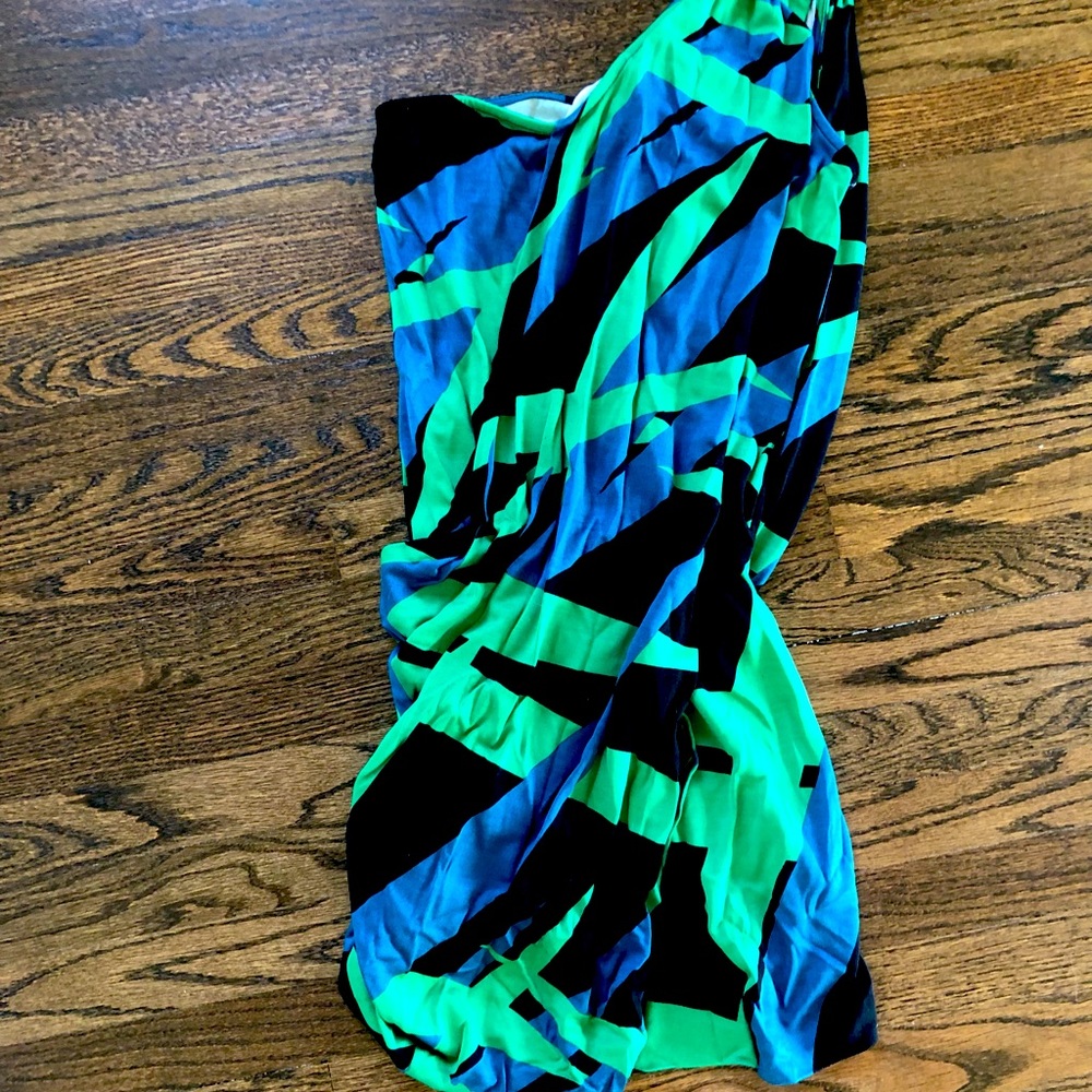 Gorgeous geometric one shoulder DVF dress